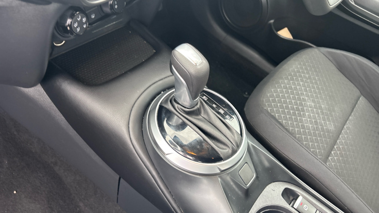 Nissan Juke 1.0 DiG-T Acenta Premium 5dr DCT Petrol Hatchback